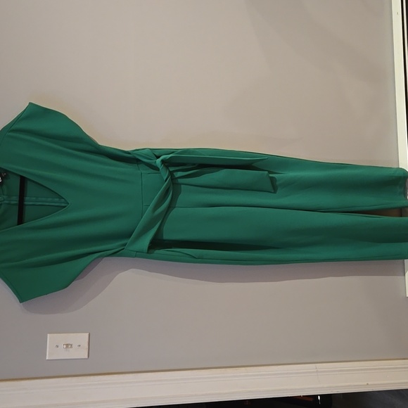 Express Vibrant Green Belted Jumpsuit Croppwd Length Size M - Picture 2 of 6